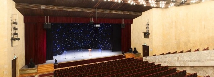 Королевский концертный зал создает благодатную атмосферу для актеров