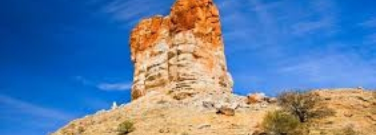 Природный памятник Чамберс-Пиллар в Австралии